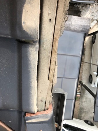 屋根瓦落下被害