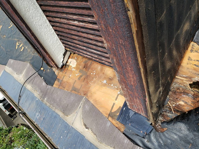 屋根　雨漏り工事