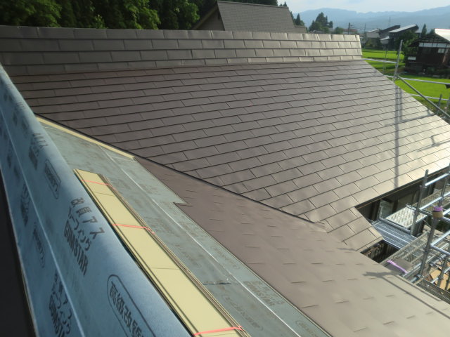 ガルバに葺き替えているところ