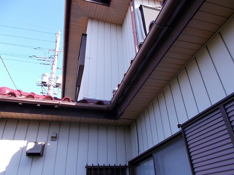 下から見上げた状態