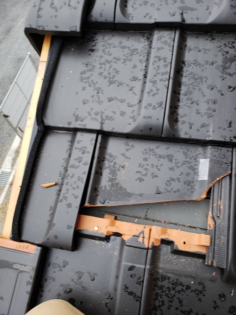 ケラバ瓦を外した屋根